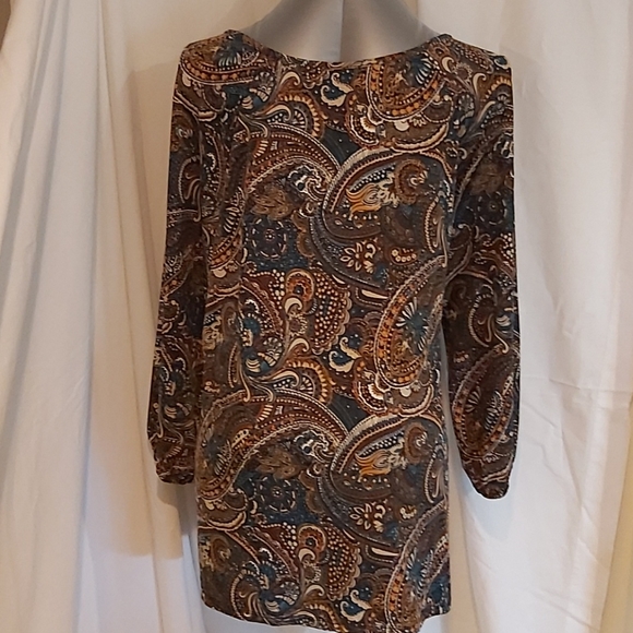 3/4 Sleeve Paisley Tunic w Gold Chain - Picture 3 of 5